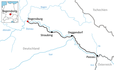 Karte mit Radweg entlang der Donau von Regensburg über Straubing und Deggendorf nach Passau, mit den Flüssen Regen, Isar, Ilz und Inn.